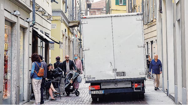 Ztl, Rapinese ai commercianti: «Le consegne? Organizzatevi»