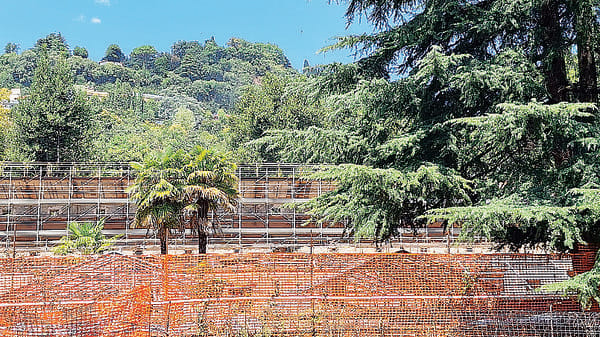 Villa Olmo, cantiere fermo. Le serre possono aspettare