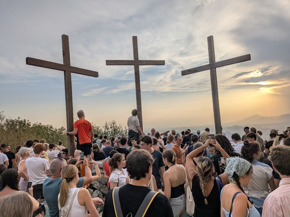 L’eclissi mancata. Il Faro di Brunate  preso d’assalto