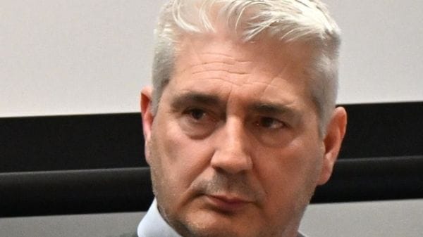 Mariano Comense, Fratelli d’Italia vuole le dimissioni del suo assessore