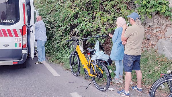 Botte al figlio per strada, denunciati