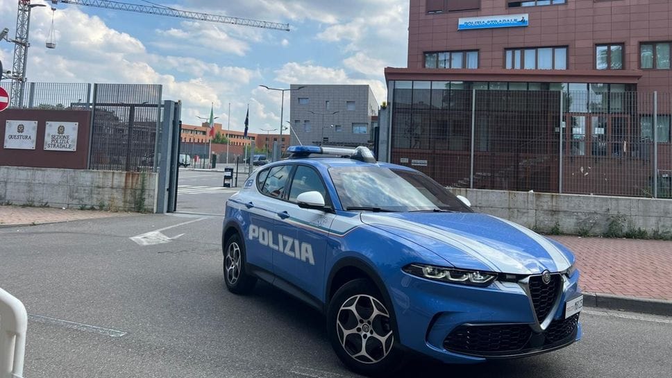Furto all’alba in viale Masia: svaligia un negozio ma è tradito dalle telecamere