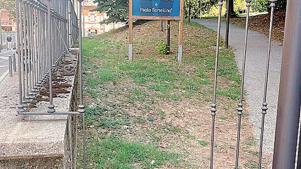 Raid dei vandali a Villa Argenti. Sfondato il cancello
