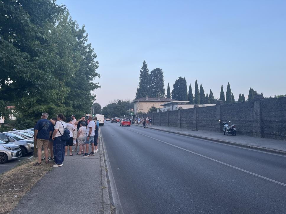 Il Monte Goi continua a bruciare: 50 persone sfollate e chiusa via Oltrecolle. Canadair in azione (FOTO e VIDEO)
