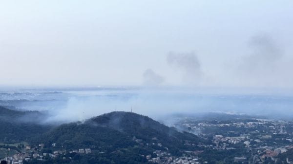 Il Monte Goi continua a bruciare: due palazzine evacuate e chiusa via Oltrecolle. Canadair in azione (FOTO e VIDEO)