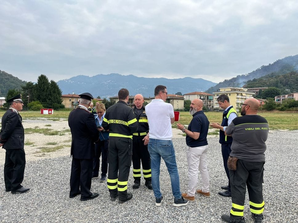 Il Monte Goj continua a bruciare: 50 persone sfollate e chiusa via Oltrecolle. Canadair in azione (FOTO e VIDEO)