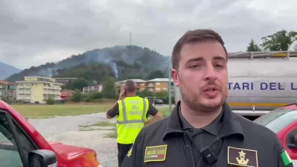 Il responsabile prevenzione incendi di Como: «Non riusciremo a spegnere entro sera tutti i focolai»