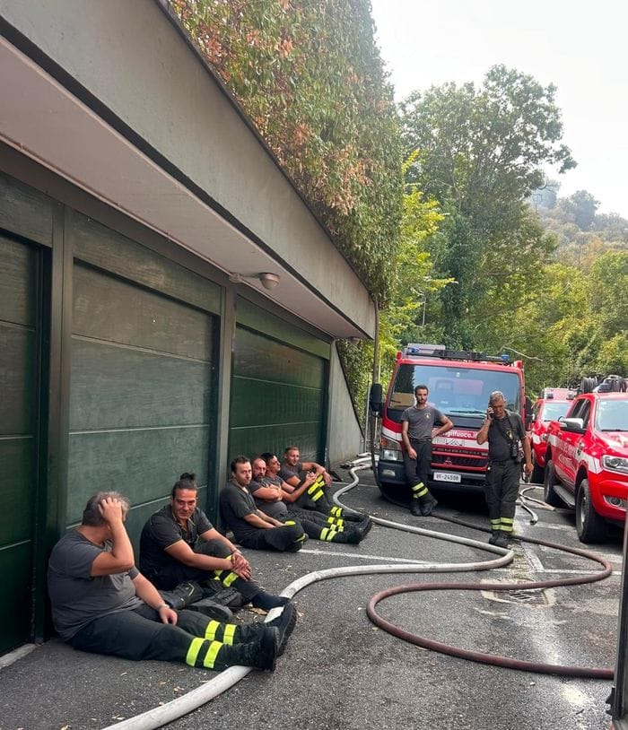 Dal Monte Goj: «Noi evacuati di notte, vigili del fuoco eccezionali»
