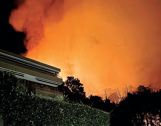 Dal Monte Goj: «Noi evacuati di notte, vigili del fuoco eccezionali»
