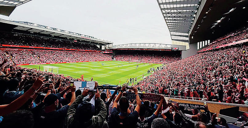 Birra, murales e quel coro mitico: l’emozione dei comaschi ad Anfield