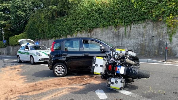 Muggiò, scontro tra auto e moto: in ospedale un uomo di 41 anni 