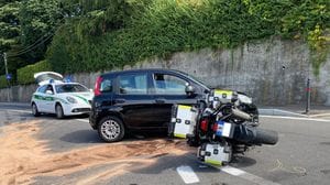Muggiò, scontro tra auto e moto: in ospedale un uomo di 41 anni 