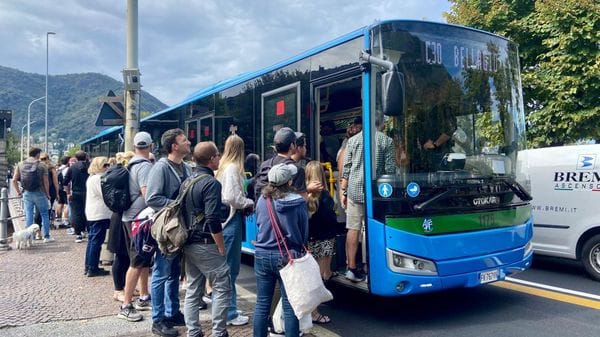 Lariana, autobus sempre pieni: disabili in attesa per quattro ore