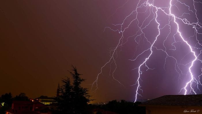 L’Italia nella tempesta: come difendersi dai fulmini killer