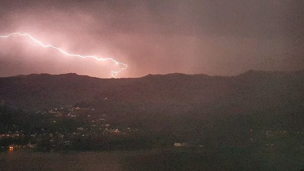 Addio al grande caldo: risveglio bagnato e temperature di poco sopra i 20 gradi in città, ma attenzione all’allerta meteo