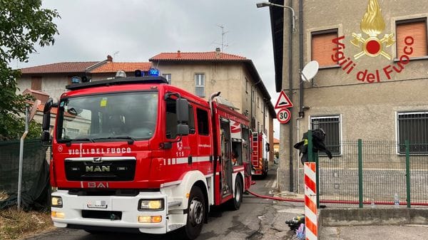 Cantù, incendio a un appartamento: impegnate quattro squadre dei vigili del fuoco 