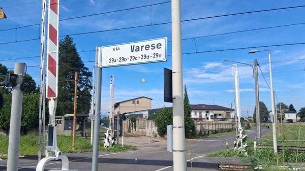 Ladri nelle vie Varese e Colombo, ma i residenti li fanno scappare 