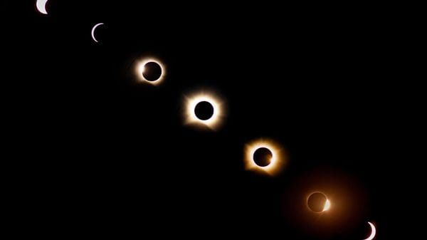 Novanta minuti in una fotografia: Chiara in viaggio verso la Spagna con  astrofili e cavalletti