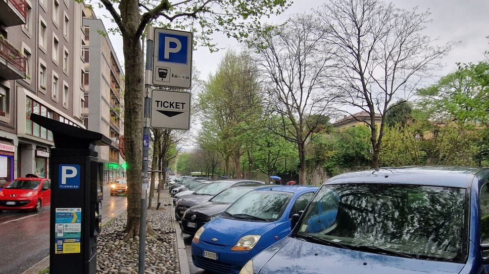 Viale Varese ad una corsia per tre mesi: cantiere in pausa solo per il Giro di Lombardia