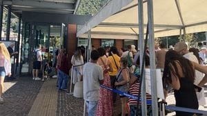 Battelli, che caos: ma i turisti lo sanno già grazie a social e AI