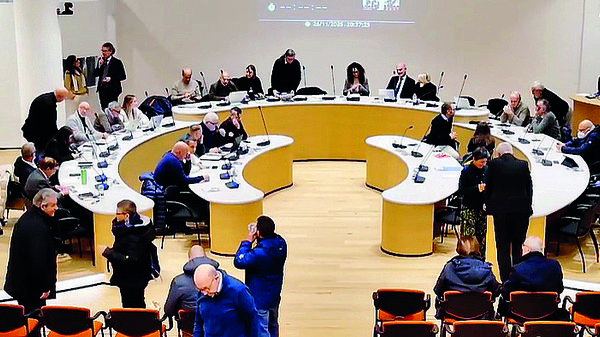 Niente fuoco amico: «La maggioranza sta con il sindaco»