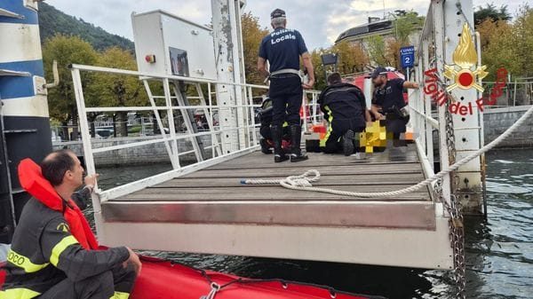 Cade in acqua al molo di Sant’Agostino: salvato da un carabiniere