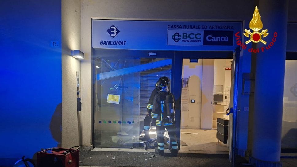 Carugo, dopo l’assalto al bancomat la filiale della Bcc riapre giovedì mattina
