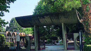 Olgiate, cimitero terreno di caccia dei ladri. Tra finestrini infranti e fiori rubati