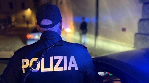 Tenta la rapina in un bar, viene fermato e allontanato da Como ma poche ore dopo era ancora in centro