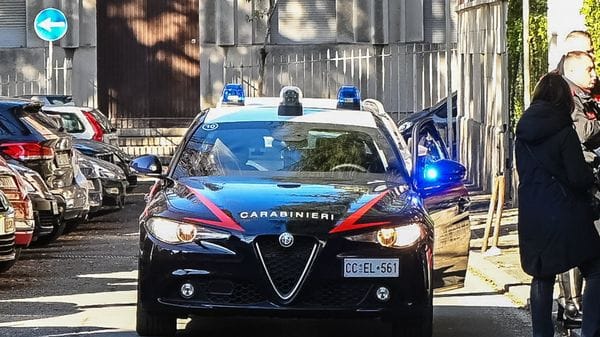 Tenta la truffa della figlia malata e viene arrestata