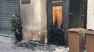 Incendio in via Cinque Giornate Colpa di una sigaretta nei rifiuti