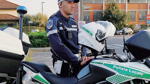 Nuovo inseguimento del comandante. In moto a caccia di un’auto in fuga