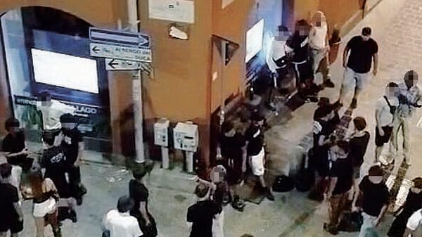 Firme contro la movida di strada: l’appello dei residenti di via Garibaldi