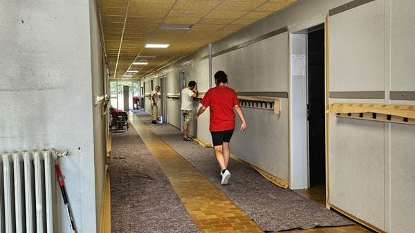 Genitori imbianchini. La scuola risplende con i lavori nei weekend