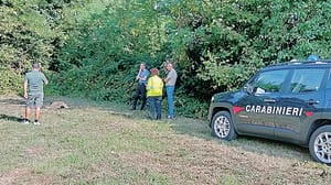 Mistero vicino al cimitero. Donna trovata senza vita