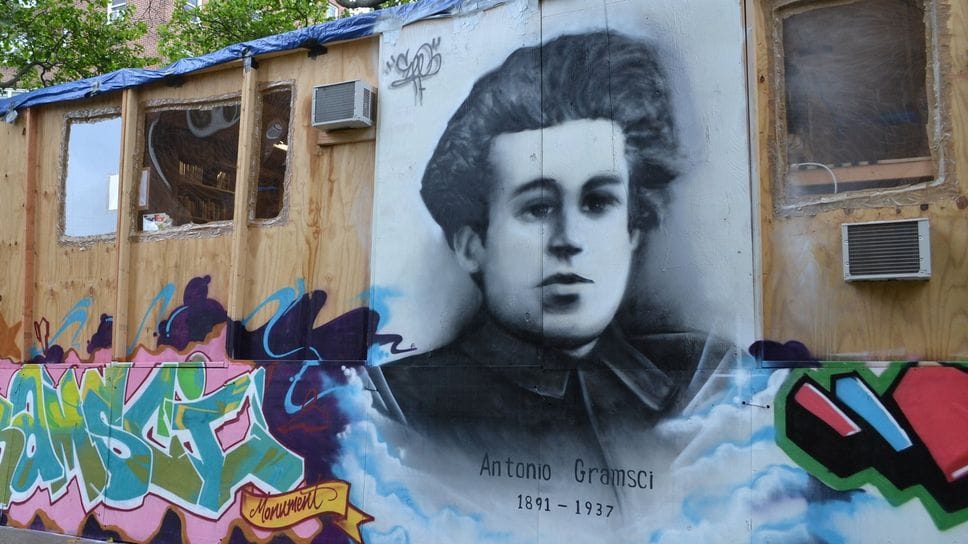 Da Gramsci al woke, le comiche finali