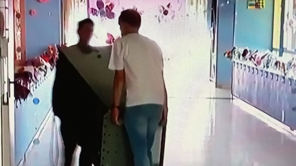 Le condizioni della scuola di via Fiume: «Inadatta per ragioni igieniche e terzo piano inagibile»