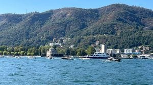 Motoscafi schierati per l’arrivo del perito a Villa Geno: «Il pontile non è sicuro»