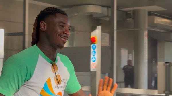 VIDEO - Moise Kean è del Como. Le prime immagini dopo le visite mediche