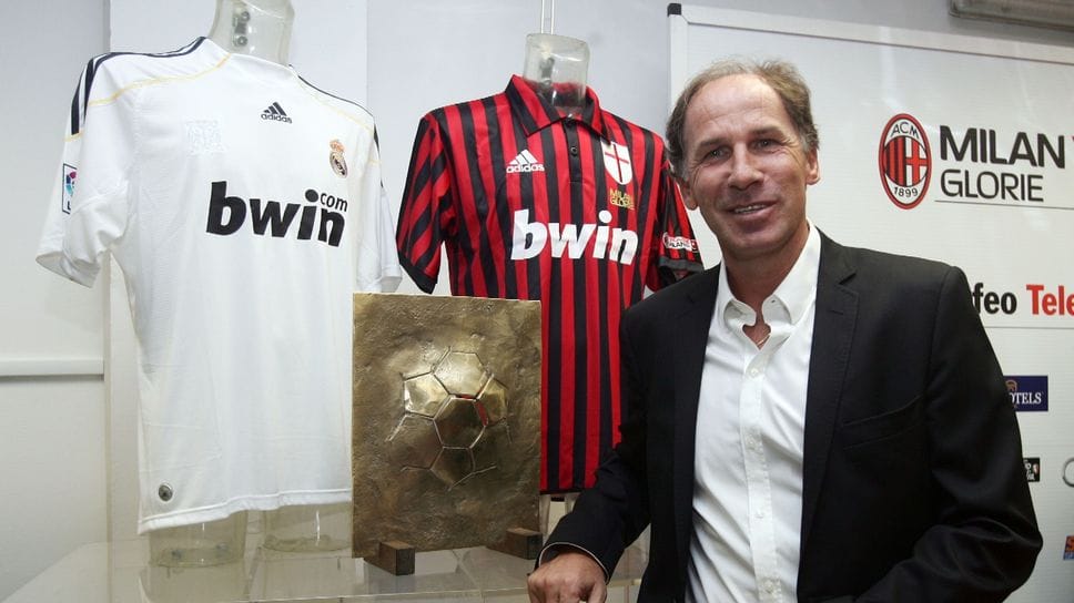 L’ultimo saluto a Franco Baresi: in centinaia a Sant’Ambrogio per i funerali