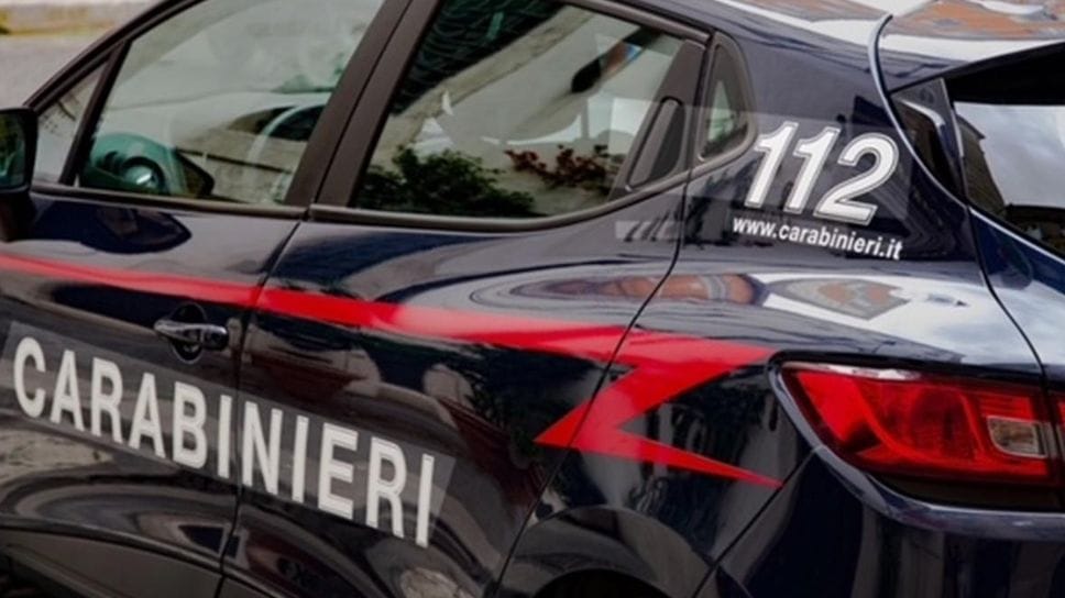 Fa un incidente, arrivano i carabinieri e lui reagisce con violenza: arrestato a Casnate