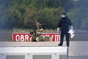 Paura allo scalo di Lipsia Drone bomba in pista