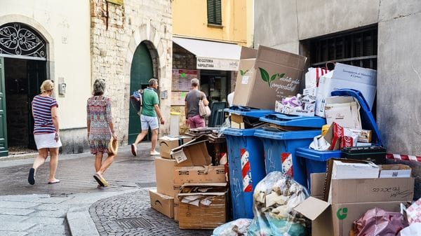 Stangata rifiuti a Como: trecento euro di multa per chi sbaglia