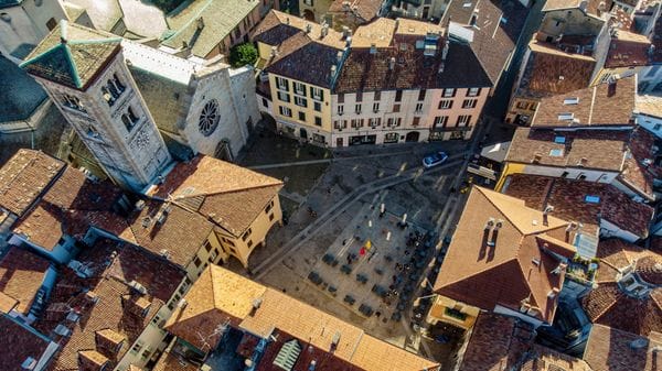 Stretta sulla Ztl, i commercianti: «Non ce la facciamo»