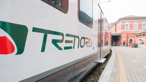 Ubriaco e molesto sul treno a Como Lago: denunciato dalla Polizia