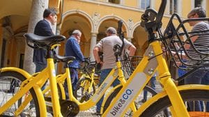 Como, stop in Ztl anche alle bici: «Assurdo vietarle, va fermato chi corre»