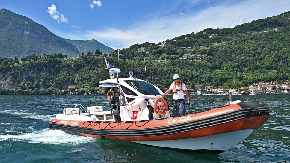 Ferito a una gamba dall’elica. Soccorso dalla Guardia Costiera