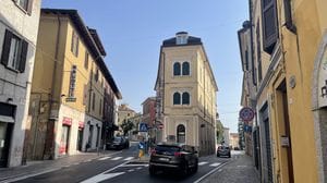 «Suo marito è complice di una rapina». I finti carabinieri si prendono l’oro