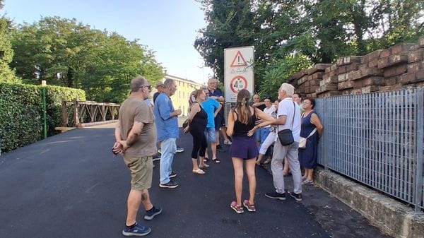 A Carimate nella frazione la Valle i residenti non dormono per via di un ponte