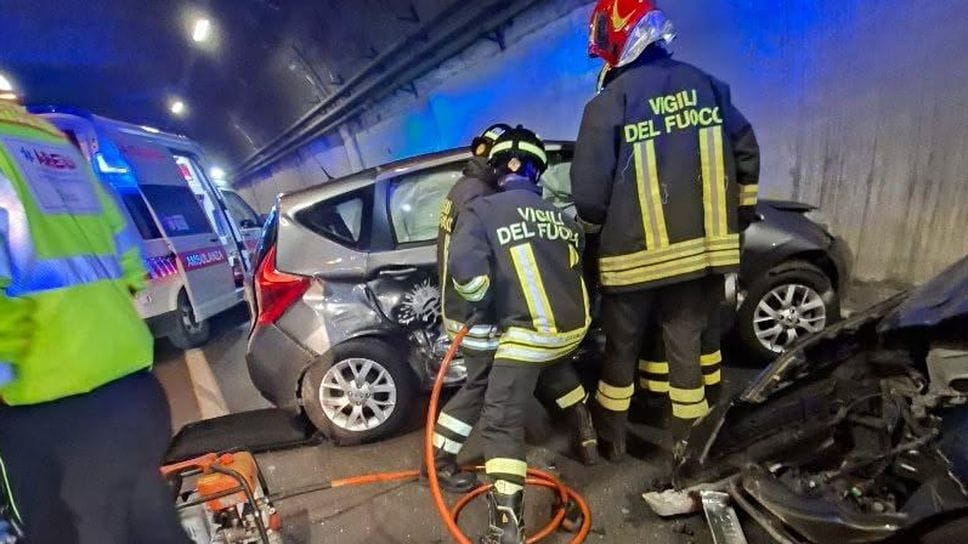 Incidente in galleria: la Regina bloccata